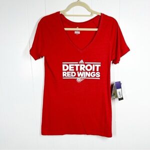 NWT Adidas Detroit Red Wings Graphic V Neck Short Sleeve Red Tee Large